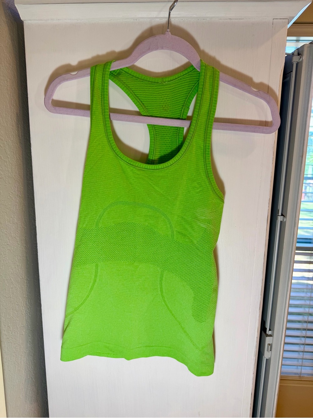 Lululemon Swiftly Tech Racerback Tank im bright green - size 4!